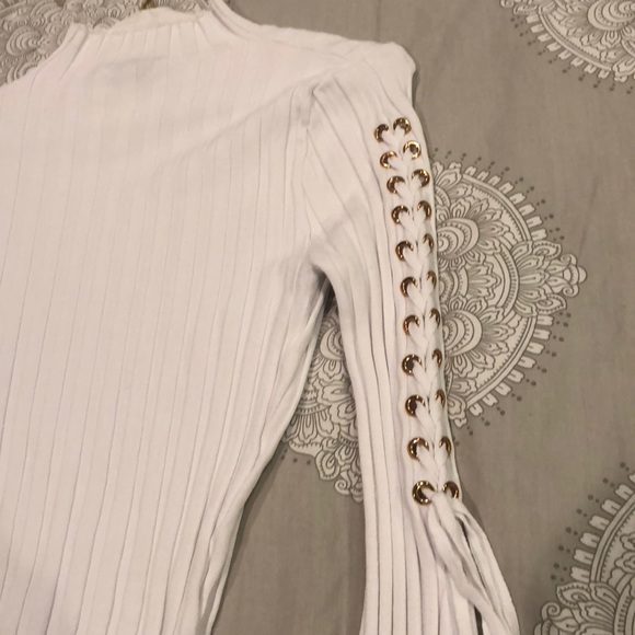 White - Picture 2 of 4